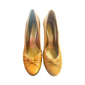 Gianni Binni Closed Toe Tan Wedges Women’s Size 6.5​​